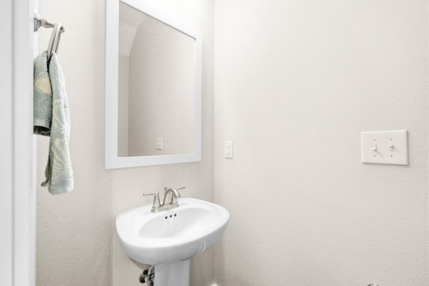 Beautifully maintained, thoughtfully designed townhome in the - photo 36