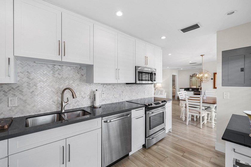 Beautifully updated 2-bedroom, 2-bath second-floor residence in - photo 14