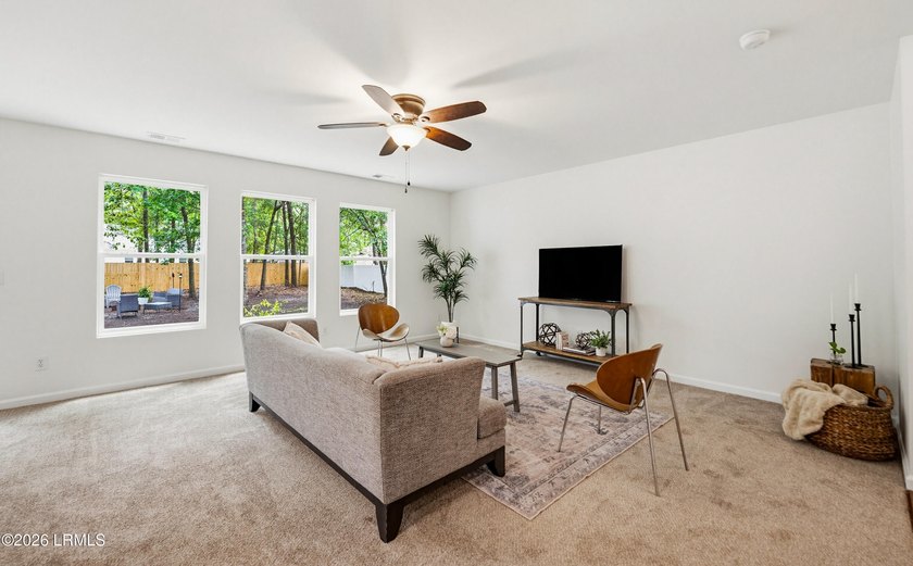 Turn Key 4 Bed 2.5 Bath home with a big yard in the desirable - photo 15