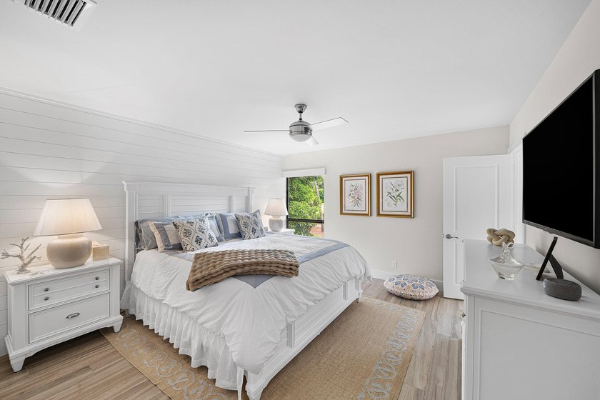 Beautifully updated 2-bedroom, 2-bath second-floor residence in - photo 16
