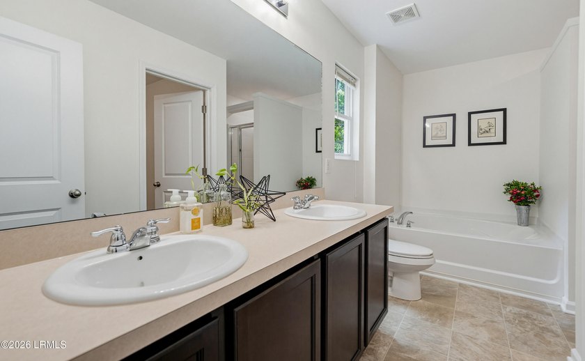 Turn Key 4 Bed 2.5 Bath home with a big yard in the desirable - photo 20