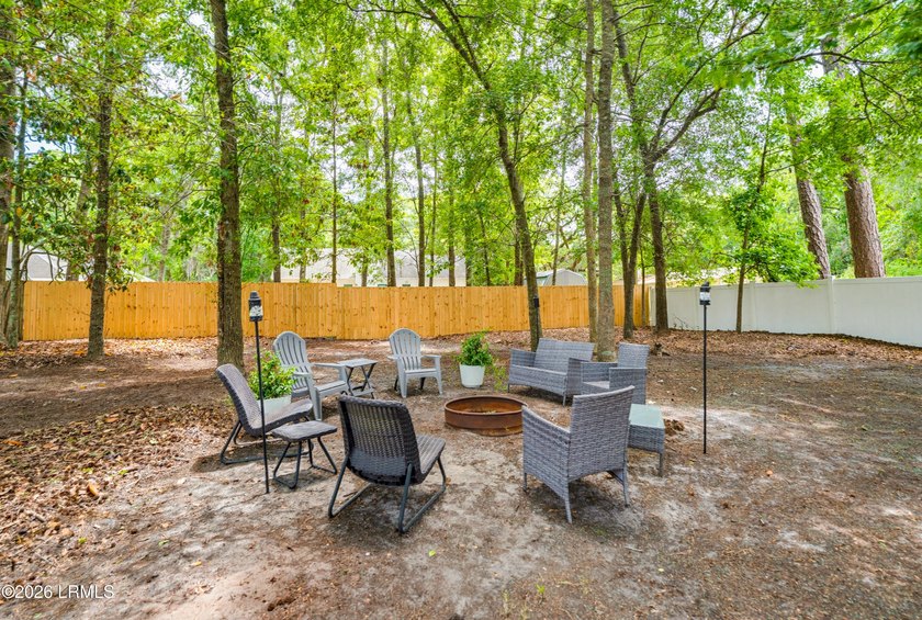 Turn Key 4 Bed 2.5 Bath home with a big yard in the desirable - photo 27