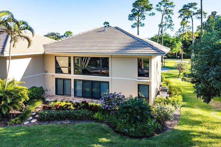 Beautifully updated 2-bedroom, 2-bath second-floor residence in - photo 29