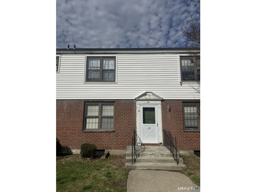 Why rent when you can own? Welcome to this cozy one-bedroom - photo 2