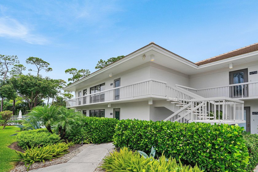 Beautifully updated 2-bedroom, 2-bath second-floor residence in - photo 36