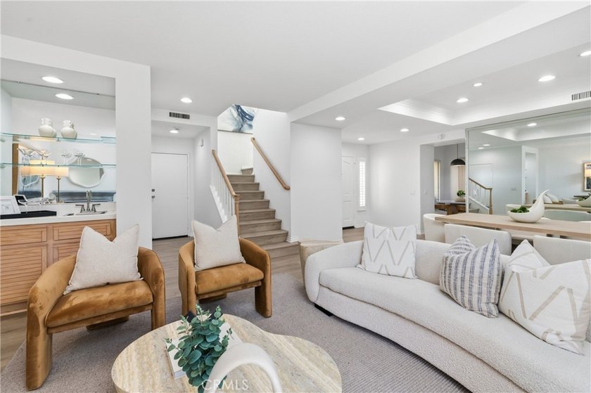 Welcome to 909 Muirfield Dr, situated in the heart of Newport - photo 2