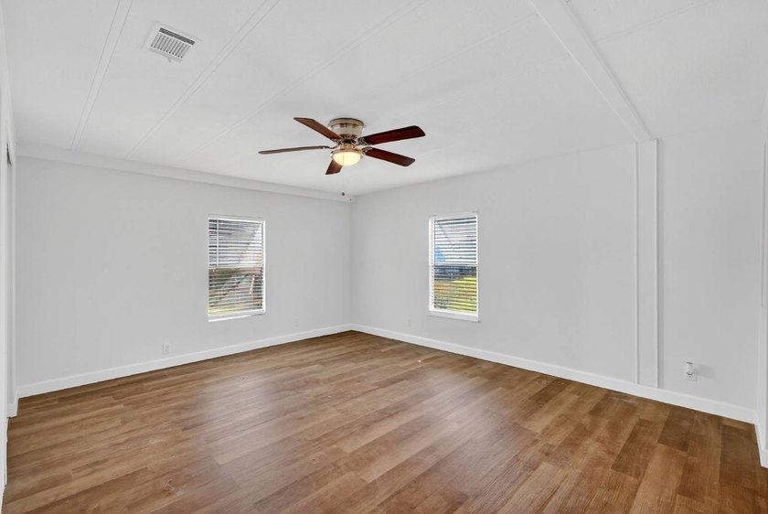 SELLER WILL PAY THE FIRST 4 MONTHS RENT ON THE LEASE WITH - photo 14