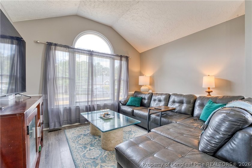Welcome home to this beautifully maintained 3-bedroom, 2.5-bath - photo 5