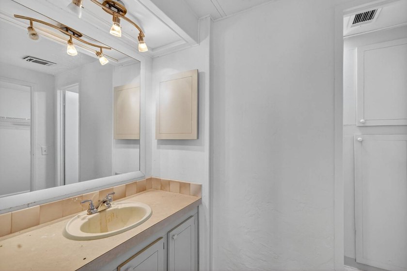 SELLER WILL PAY THE FIRST 4 MONTHS RENT ON THE LEASE WITH - photo 16