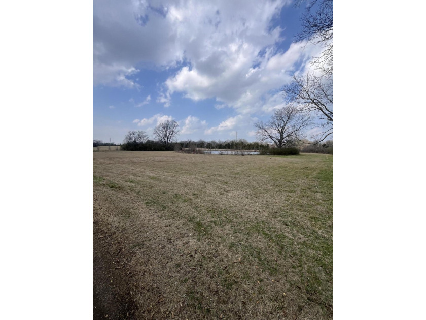 Discover the perfect blend of opportunity and privacy with this - photo 17