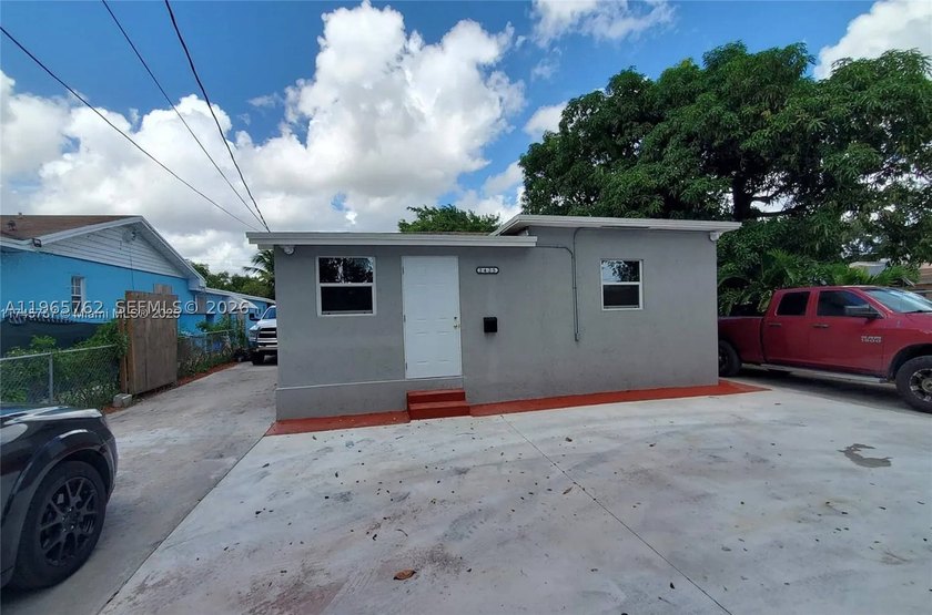Investment Opportunity - High Cash Flow Triplex (Cash Only) - photo 2