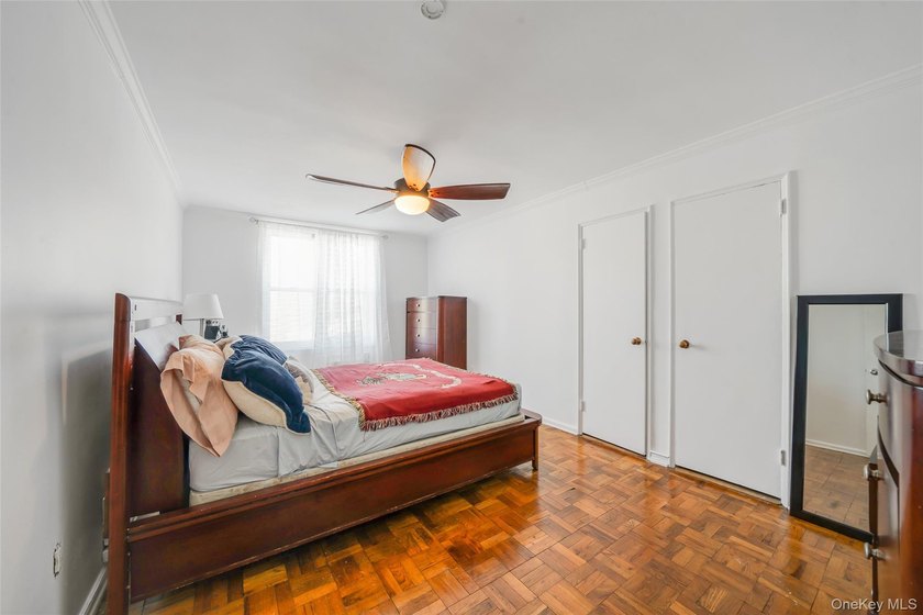 Welcome to this spacious and sun-filled Junior 4 co-op ideally - photo 11