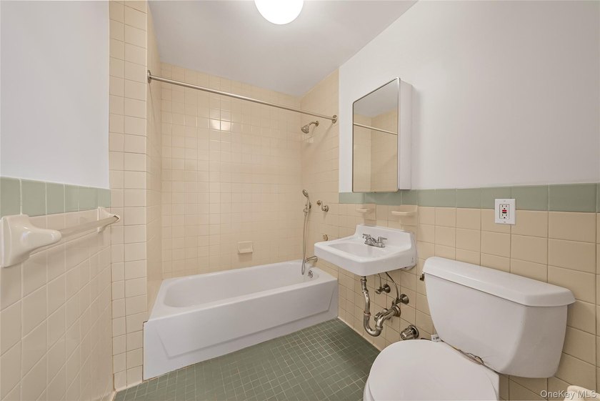 Welcome to this beautiful studio unit in the heart of Harlem. It - photo 12