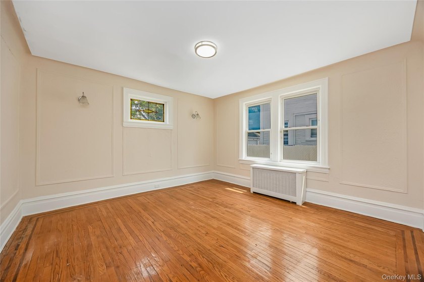 Move right in to this renovated Tudor style home w/ 4 bedroom, 2 - photo 13
