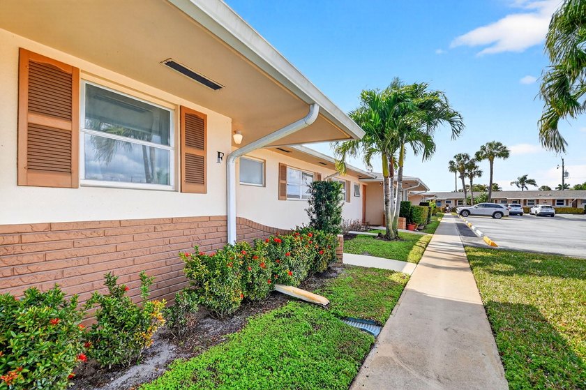 Welcome to this beautifully updated 2-bedroom, 2-bathroom - photo 4