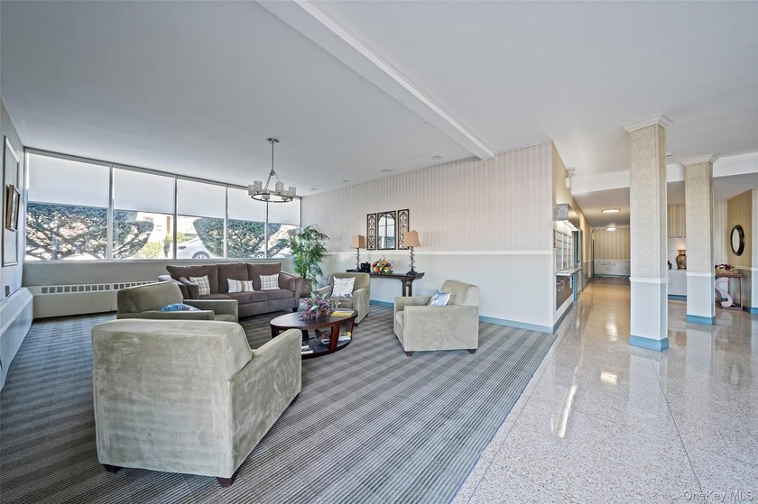 Welcome to this spacious and sun-filled Junior 4 co-op ideally - photo 17