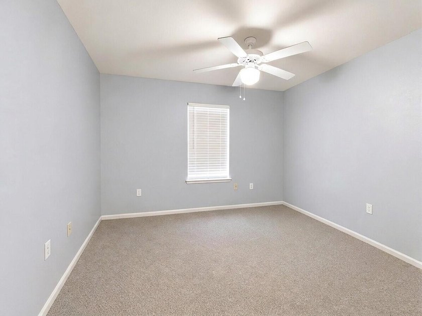 Discover this spacious two-story, three-bedroom townhome in - photo 18