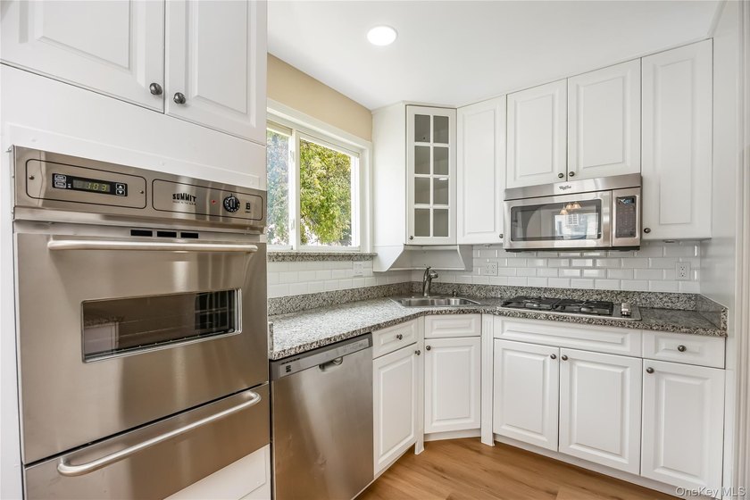 Move right in to this renovated Tudor style home w/ 4 bedroom, 2 - photo 18