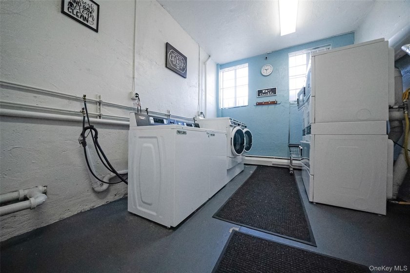 Welcome to this spacious and sun-filled Junior 4 co-op ideally - photo 19