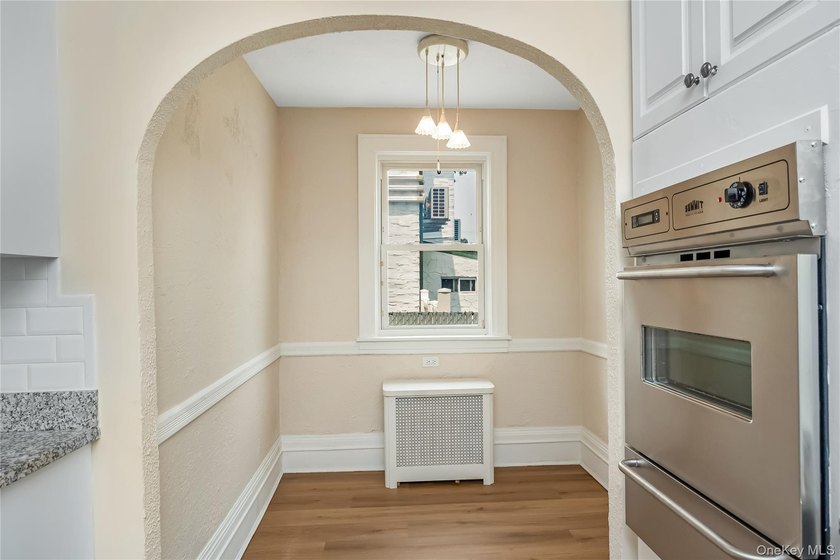 Move right in to this renovated Tudor style home w/ 4 bedroom, 2 - photo 20