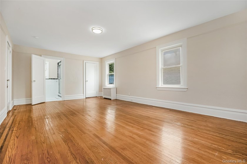 Move right in to this renovated Tudor style home w/ 4 bedroom, 2 - photo 26