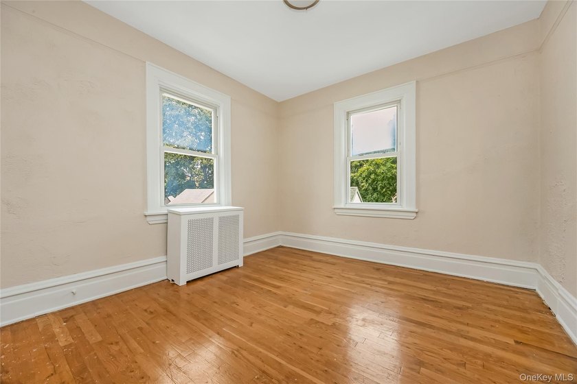 Move right in to this renovated Tudor style home w/ 4 bedroom, 2 - photo 28