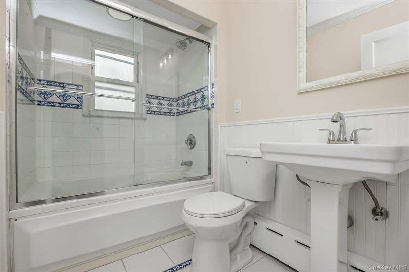 Move right in to this renovated Tudor style home w/ 4 bedroom, 2 - photo 29