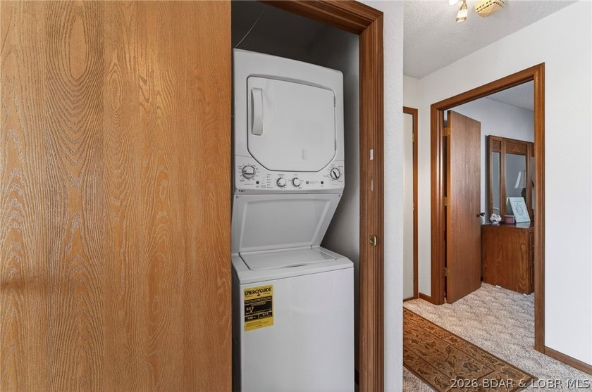 Top-floor living w/vaulted ceilings &amp; unforgettable main channel - photo 15