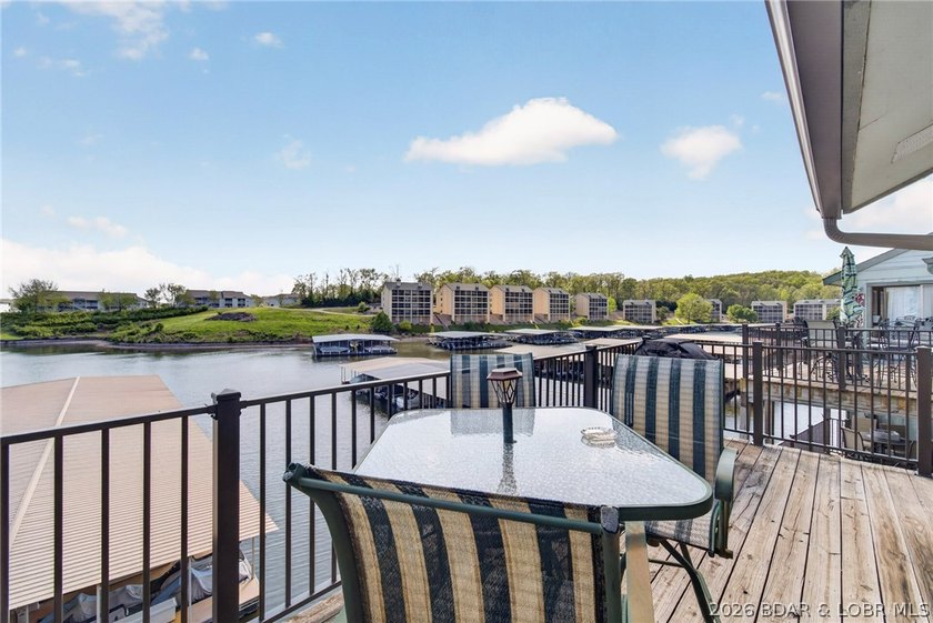 Top-floor living w/vaulted ceilings &amp; unforgettable main channel - photo 16