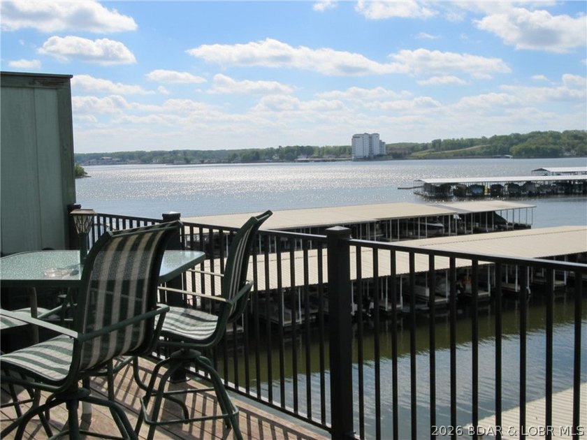 Top-floor living w/vaulted ceilings &amp; unforgettable main channel - photo 17