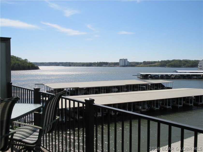 Top-floor living w/vaulted ceilings &amp; unforgettable main channel - photo 18