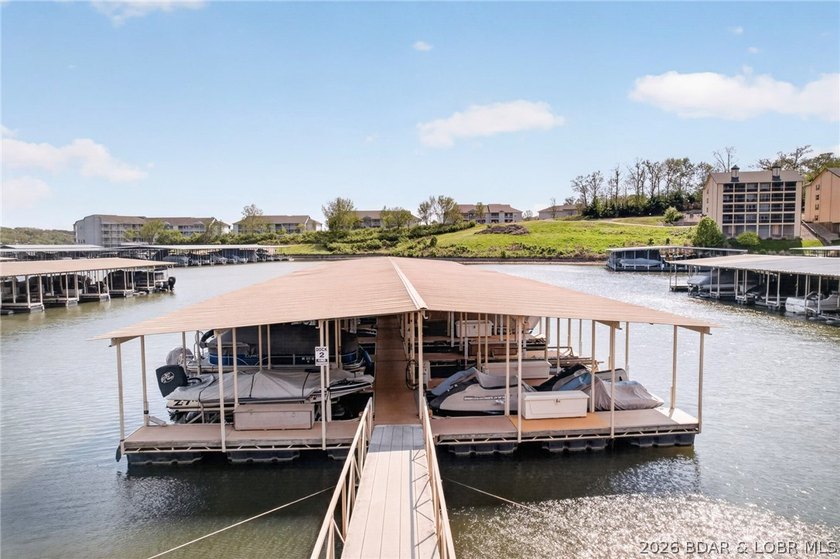Top-floor living w/vaulted ceilings &amp; unforgettable main channel - photo 21
