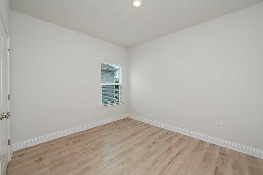 Need space and a great location at an affordable monthly - photo 25