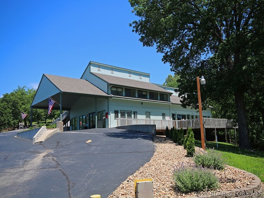 Top-floor living w/vaulted ceilings &amp; unforgettable main channel - photo 39