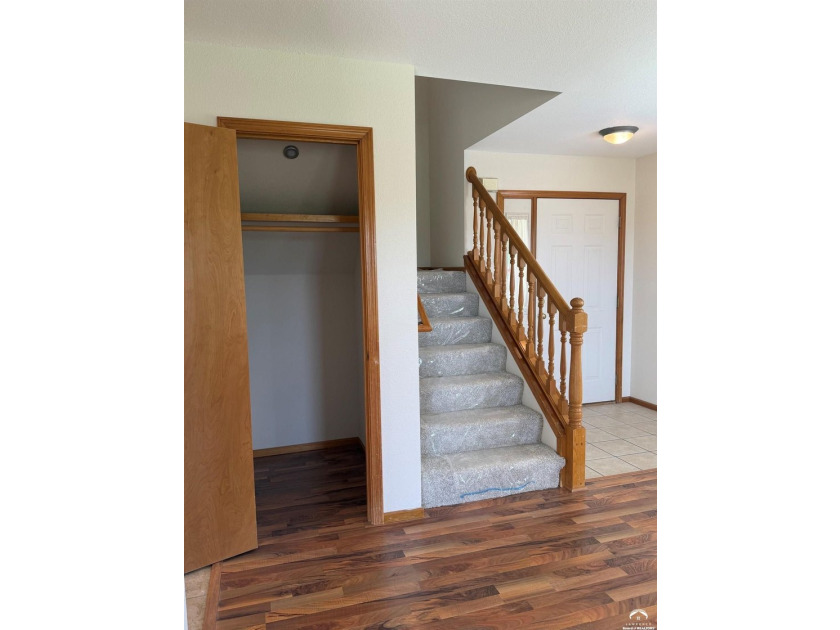 Price reduction on this beautiful townhouse. Recently updated - photo 6