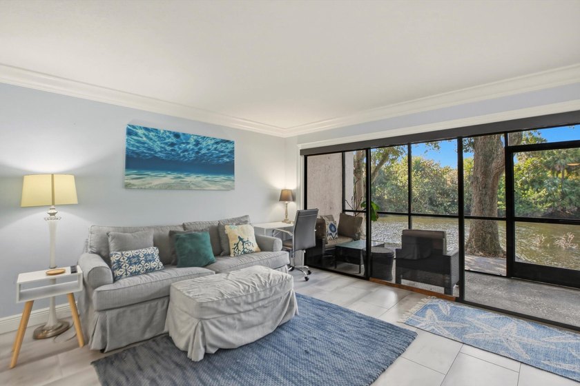 Make this beautifully updated and tastefully decorated 1-bedroom - photo 5