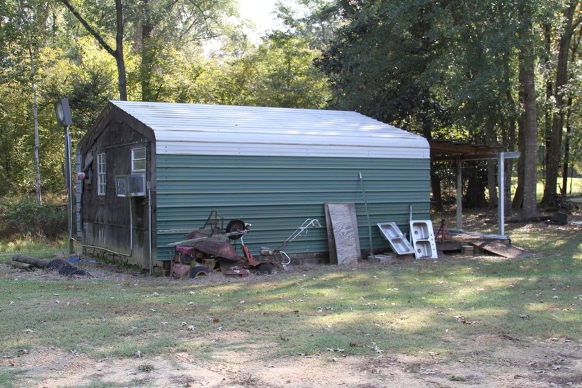 Approximately 175 acres in prime MS hunting country! This - photo 17