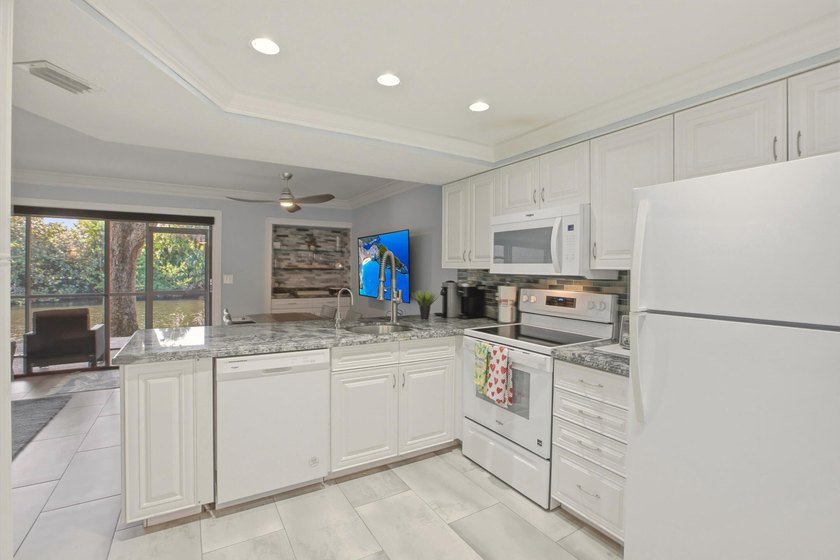 Make this beautifully updated and tastefully decorated 1-bedroom - photo 9