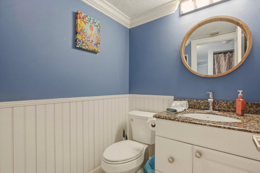 Make this beautifully updated and tastefully decorated 1-bedroom - photo 10