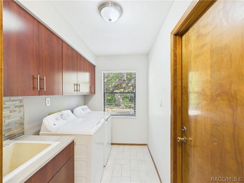 Welcome to 7256 Royal Oak Dr. This 3/2/2 offers the perfect - photo 15