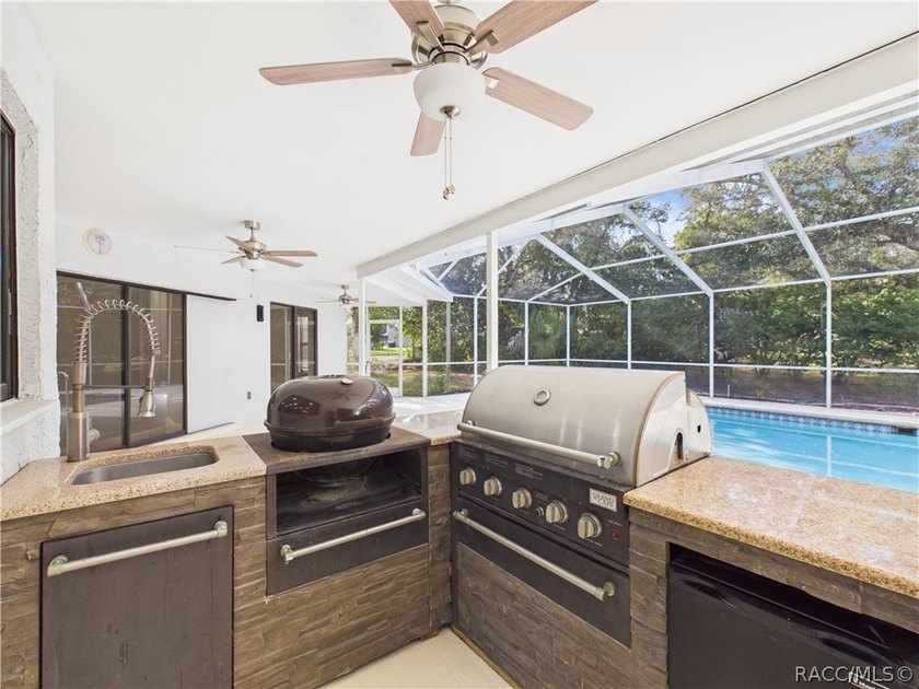 Welcome to 7256 Royal Oak Dr. This 3/2/2 offers the perfect - photo 20