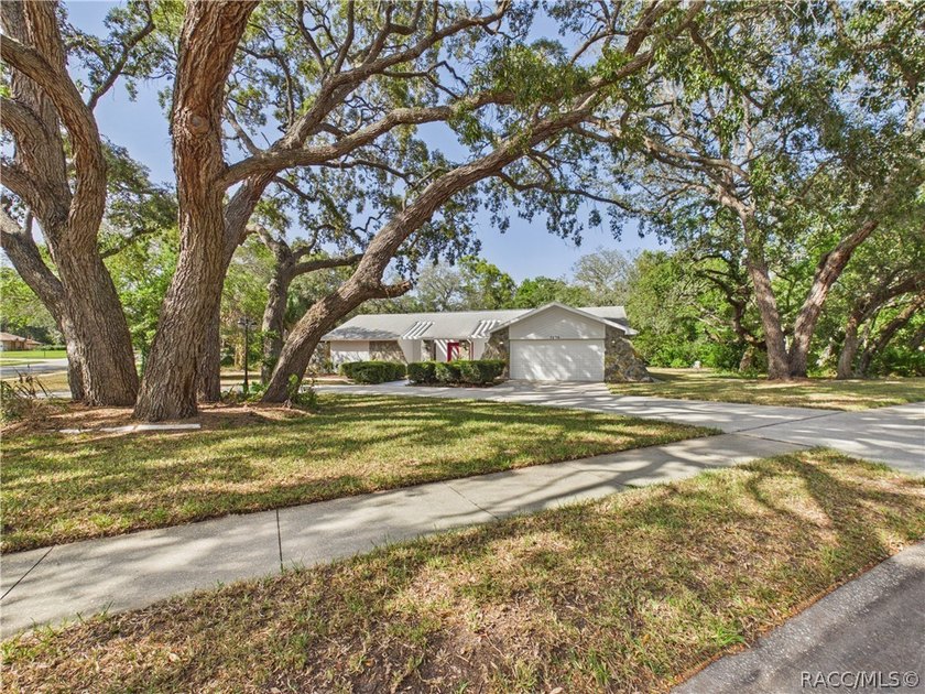 Welcome to 7256 Royal Oak Dr. This 3/2/2 offers the perfect - photo 34