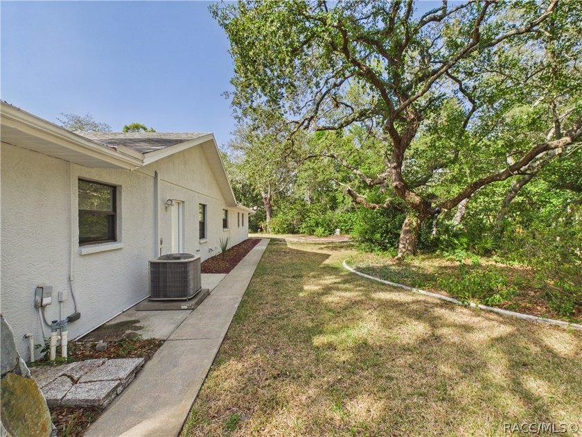 Welcome to 7256 Royal Oak Dr. This 3/2/2 offers the perfect - photo 41