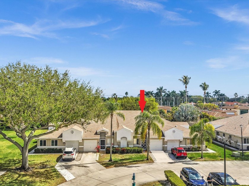 Welcome to this charming villa in Boca Raton's highly - photo 2