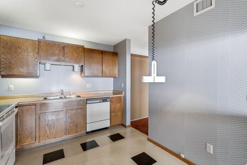 This unit is a handy person special, an opportunity to build - photo 7