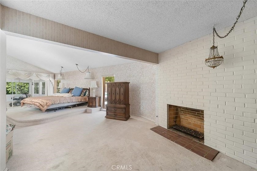 Welcome to the prestigious Mesa Oaks community of Covina, where - photo 12