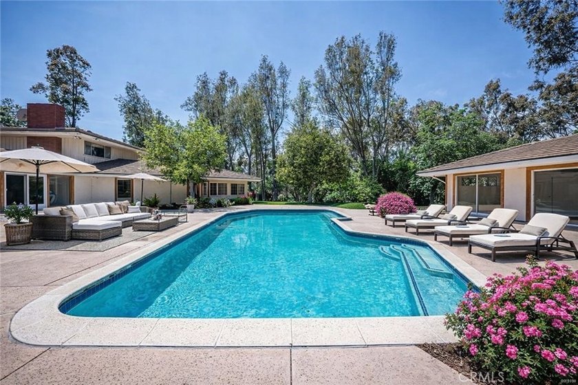 Welcome to the prestigious Mesa Oaks community of Covina, where - photo 13