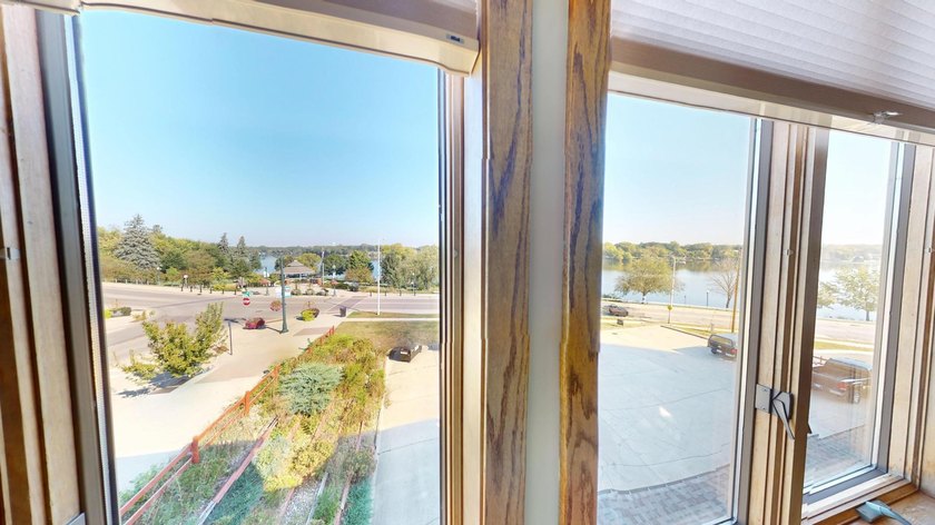Step into this beautifully updated 2 bedroom, 2 bath condo that - photo 13
