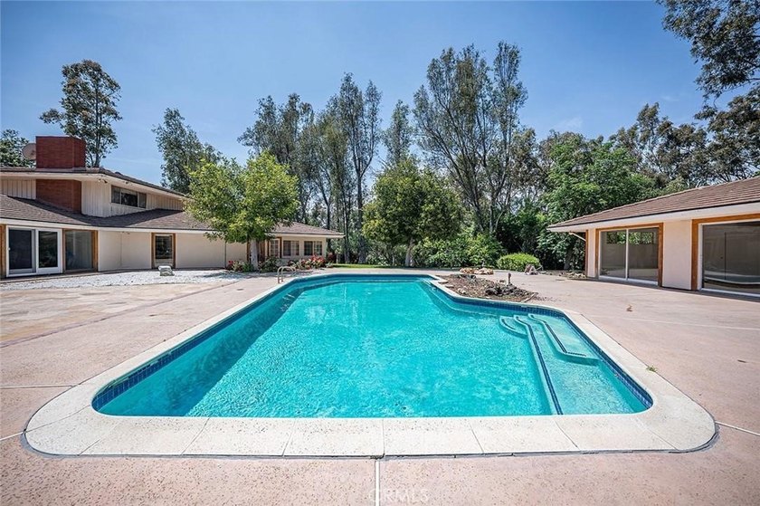 Welcome to the prestigious Mesa Oaks community of Covina, where - photo 15