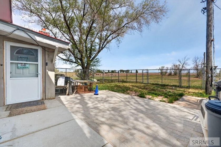 House with shop in quiet country setting on over 2 acres - photo 36